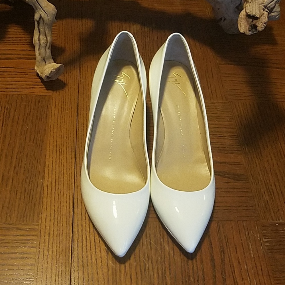 Brand new Giuseppe Zanotti white kitten heel pumps